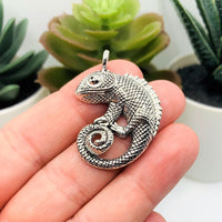 1, 4, 20 or 50 Pieces: Large and Detailed Chameleon Pendant Charms